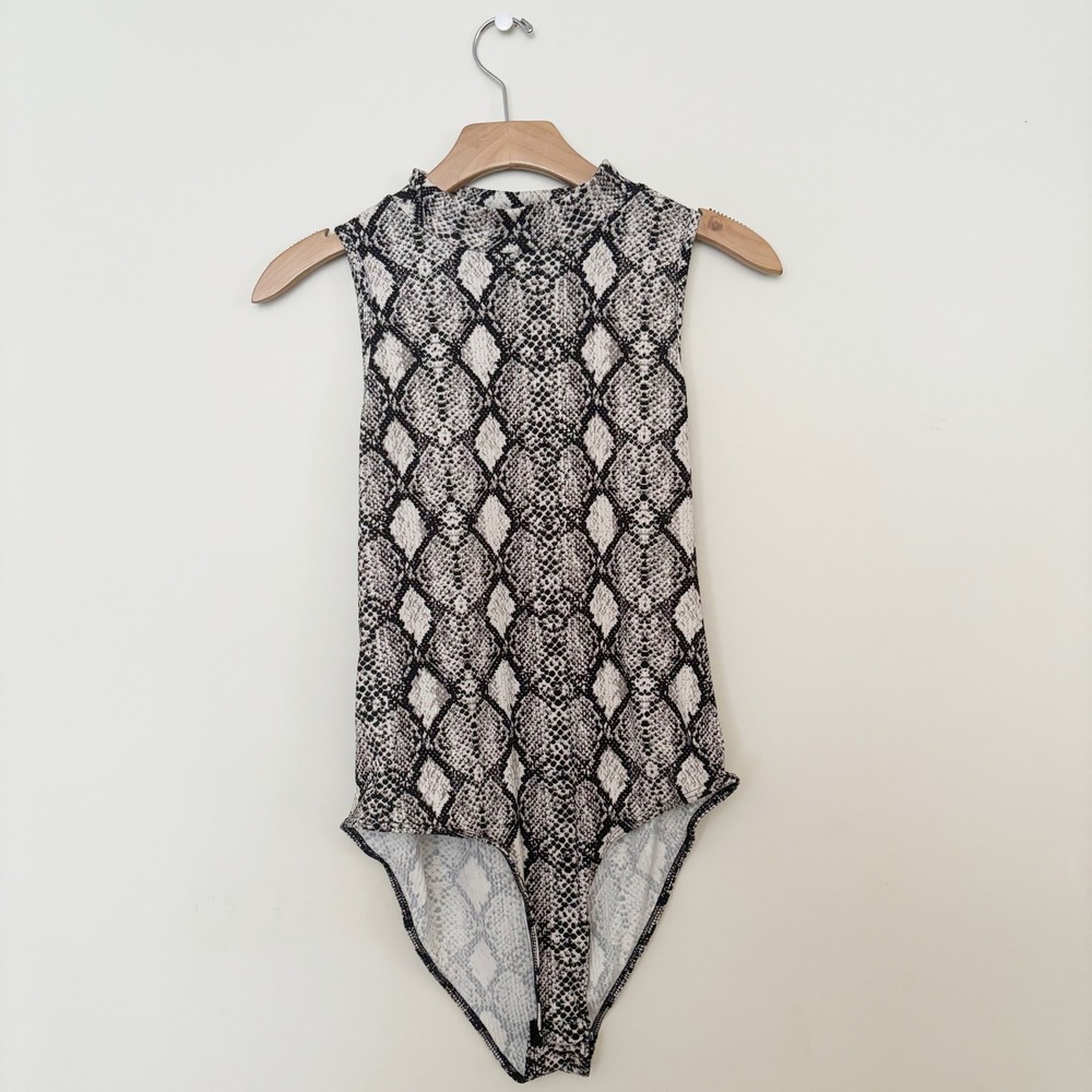 Caution To The Wind Bodysuit Womens Medium Snakeskin Mock Neck Sleeveless Edgy